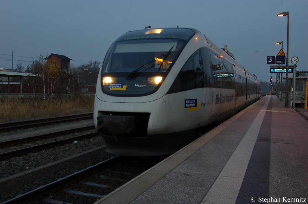 VT 643.21 (643 129/629) Mrkische Regiobahn als MR51 (MR 68935) von Rathenow nach Brandenburg Hbf in Rathenow. 24.11.2011