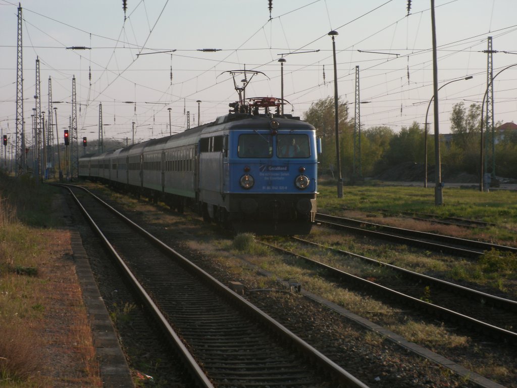 Zum Abstellen nach Bergen/Rgen ist,am 08.Mai 2011,1042 520 mit einem Sonderzug aus Anklam.