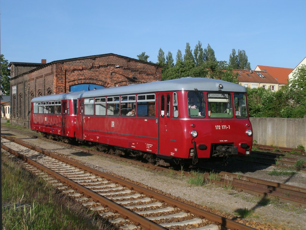 Zum Bahnhofsfest,am 04.und 05.Juni 2011 in Putbus,wird zwischen Bergen/R�gen und Lauterbach Mole auch wieder die Ferkeltaxe 172 171 zum Einsatz kommen.Am Abend vom 02.Juni 2011 stand die Ferkeltaxe in Bergen/R�gen.