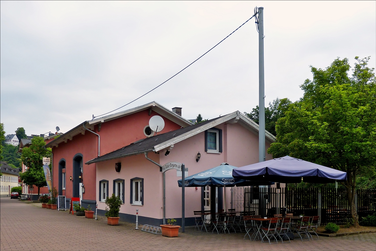 . Das Restaurant  Zum Gterschuppen  in Runkel. Hier gab es nicht nur leckere Schnitzel, sondern auch noch einen tollen Blick auf die Lahntalbahn. 26.05.2014 (Hans)