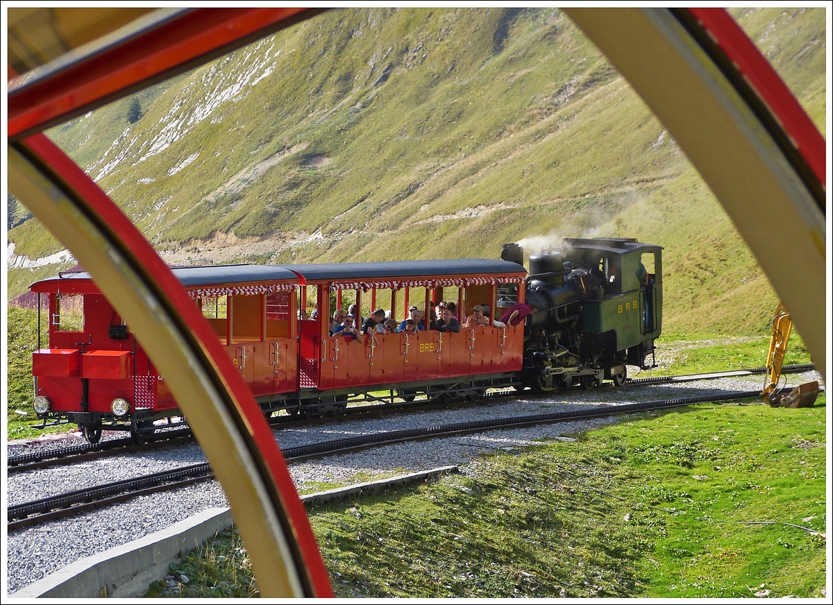 . Der 80-Jahre-Jubilumszug mit kohlebefeuerter Lok 6, Personenvorstellwagen B16 und B26 an der Kreuzugnsstelle Oberstafel am 28.09.2013. (Jeanny) 