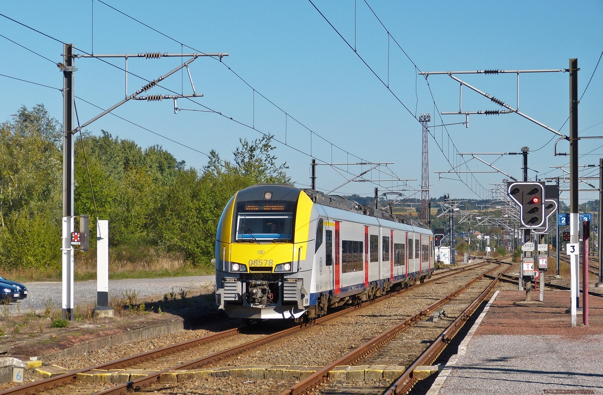 . Der SNCB Desiro AM 08 478 fhrt am 02.10.2015 in den Bahmhof von Athus ein. (Hans)