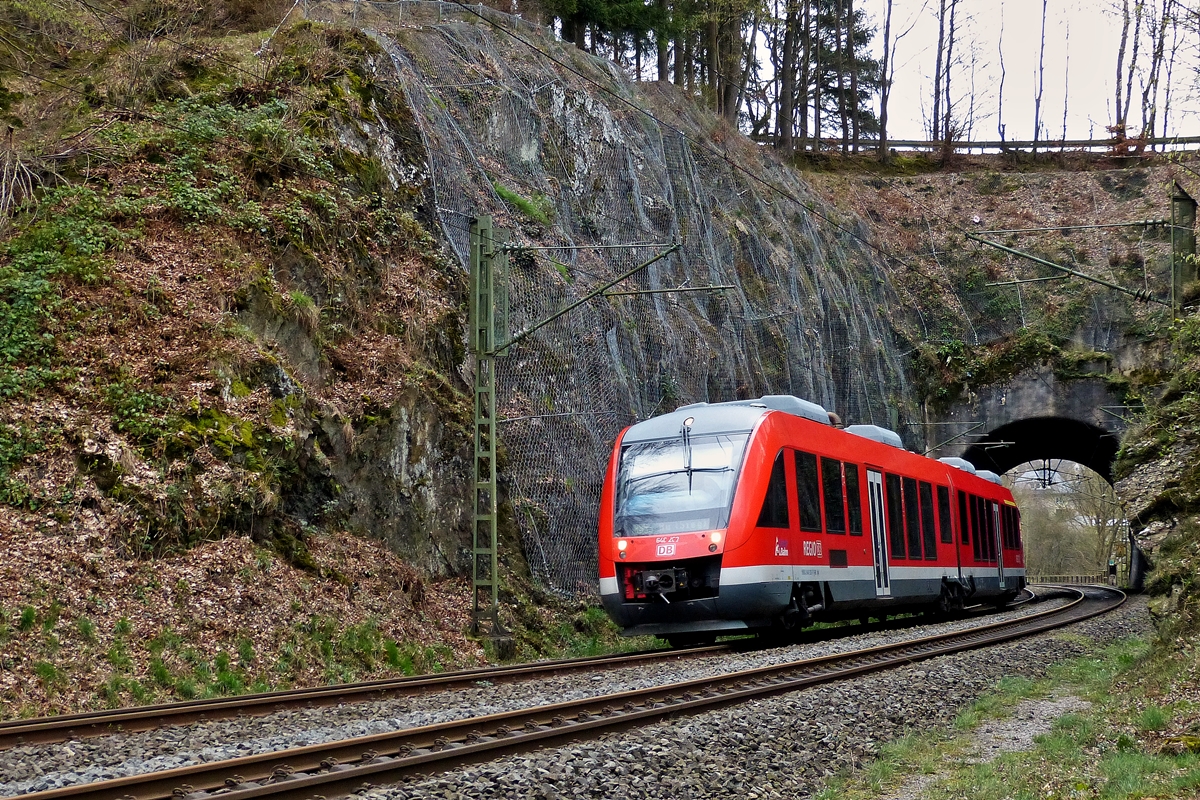 . Ein Alston Coradia LINT 41 der DreiLnderBahn als RB 95 (Dillenburg - Siegen - Au/Sieg) durchfhrt am 22.03.2014 den Mhlburg Tunnel in Scheuerfeld/Sieg. (Hans)