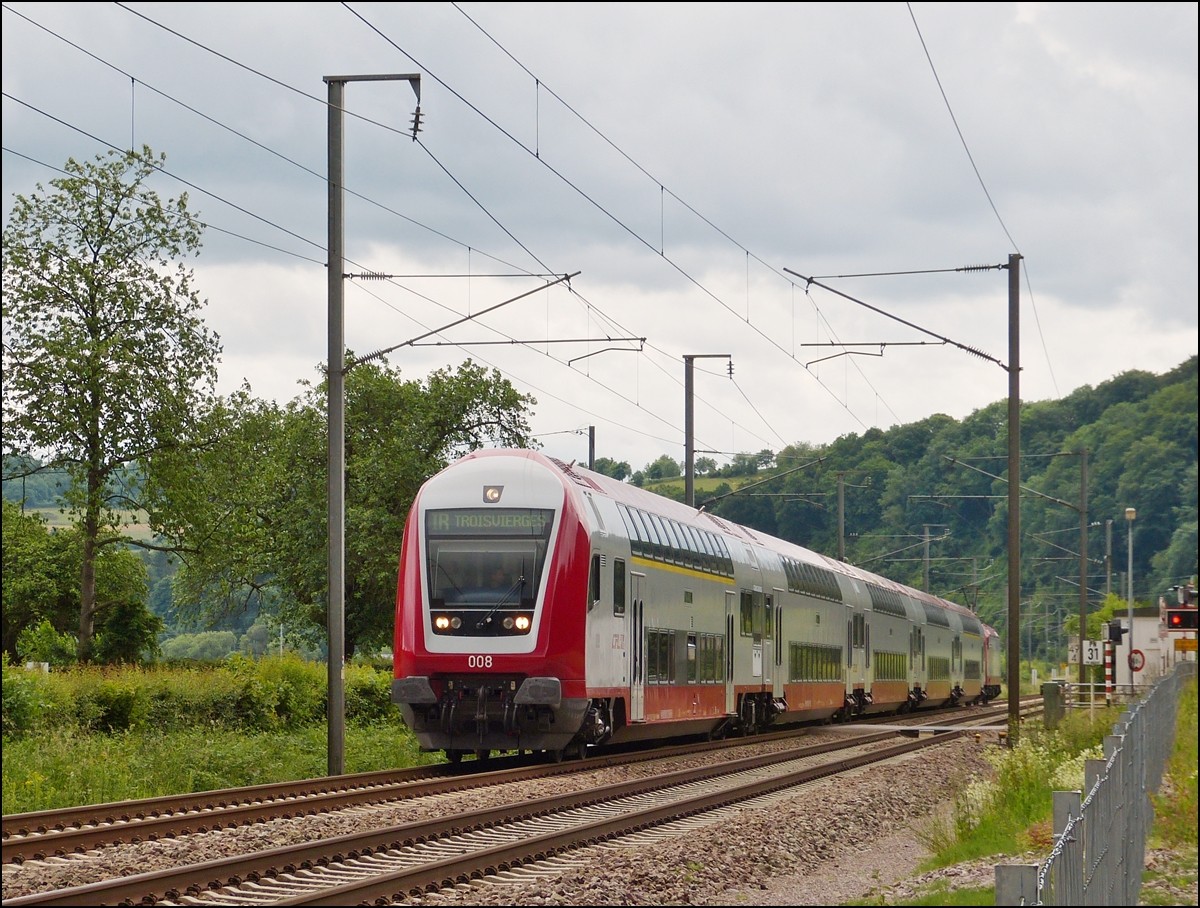 . Nachtrag von unserem Treffen - Am 15.06.2013 braust der IR 3714 Luxembourg - Troisvierges durch Erpeldange/Ettelbrck. (Hans)