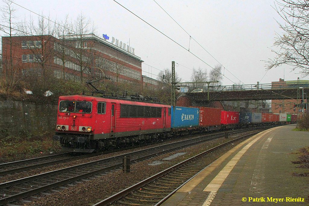 03/02/2015:
155 175 mit Containerzug in Hamburg-Harburg auf dem Weg nach Süden