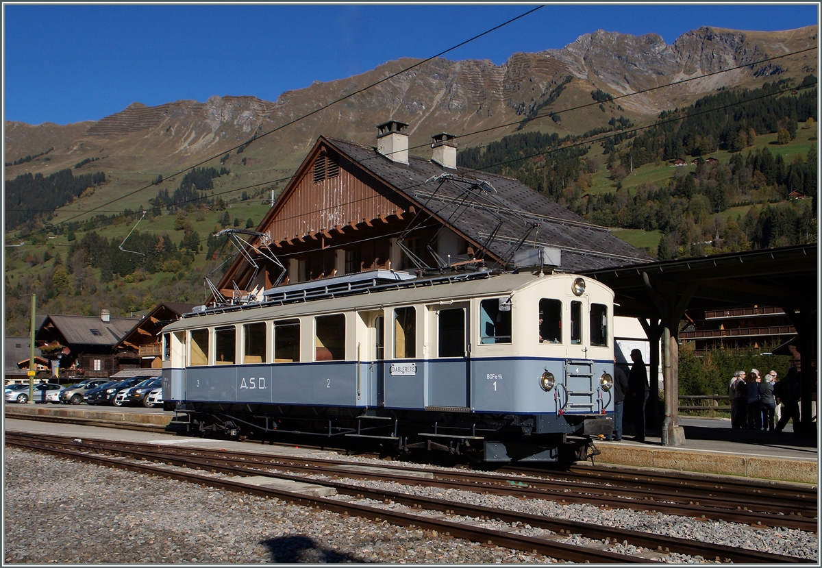 100 Jahre ASD, 100 Jahre BCFe 4/4 N°1. Den schönen Triebwagen gab es in Les Diablerets zu sehen. 
 
Les Diablerets, den 18. Oktober 2014