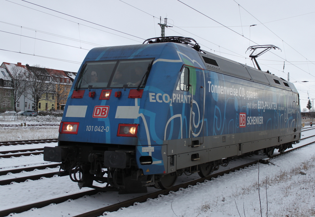 101 042-0 Ecophant  beim Rangieren im Rostocker Hbf.17.01.2016