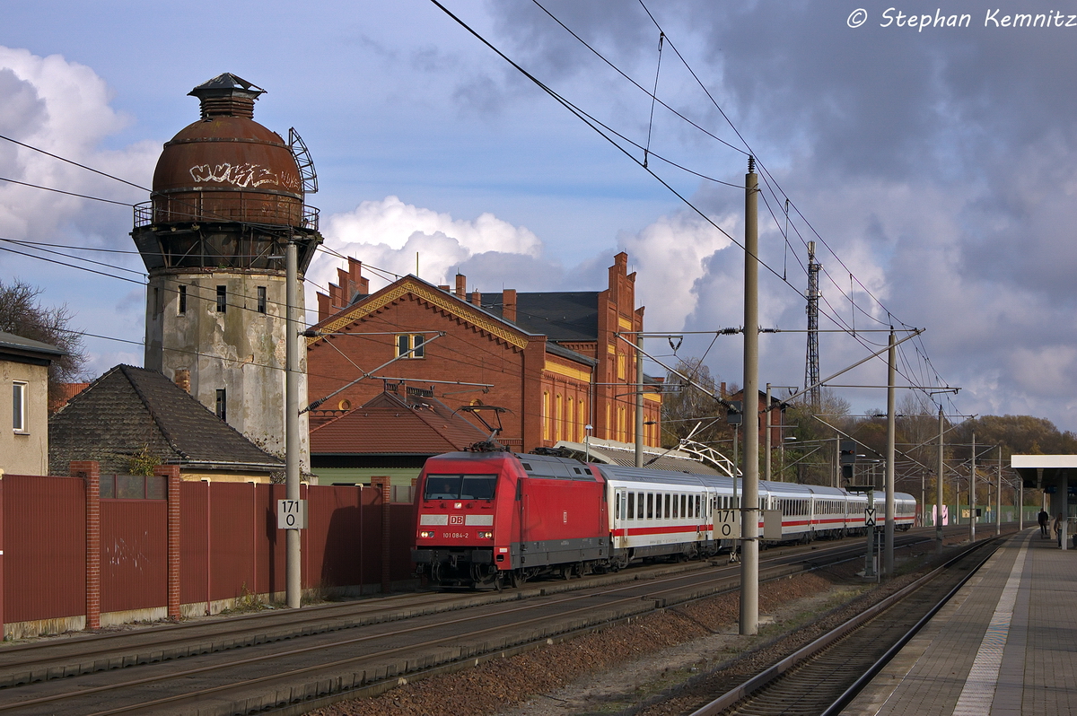 101 084-2 mit dem IC 1915 von Berlin S�dkreuz nach Stuttgart Hbf in Rathenow. 08.11.2013