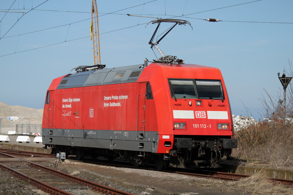 101 112-1 beim Rangieren im Bahnhof Warnem�nde sp�ter ging es mit IC 2409(Warnem�nde-D�sseldorf)bis Hamburg Hbf.06.04.2015