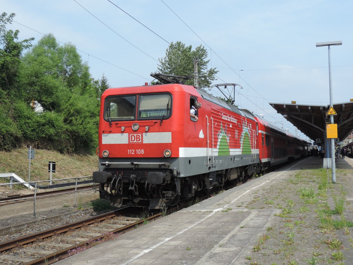 112 108-6 mit RE 4310(Rostock-Hamburg)kurz vor der Ausfahrt im Bahnhof Bad Kleinen am 06.06.2015