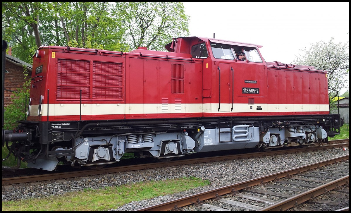 112 565-7 auf dem Bahnhofsfest in Putbus am 11.05.2013