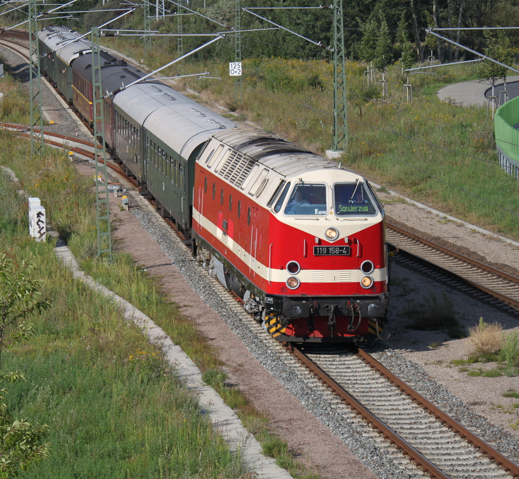 119 158-4 den Sonderzug von Berlin-Schneweide nach Warnemnde hier bei der Durchfahrt in Warnemnde Werft.09.08.2014