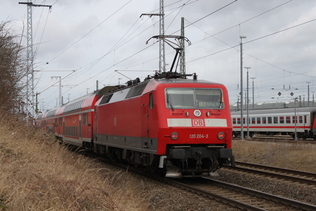 120 204-3 mit RE 4309(Hamburg-Rostock)bei der Einfahrt im Rostocker Hbf.17.03.2017
