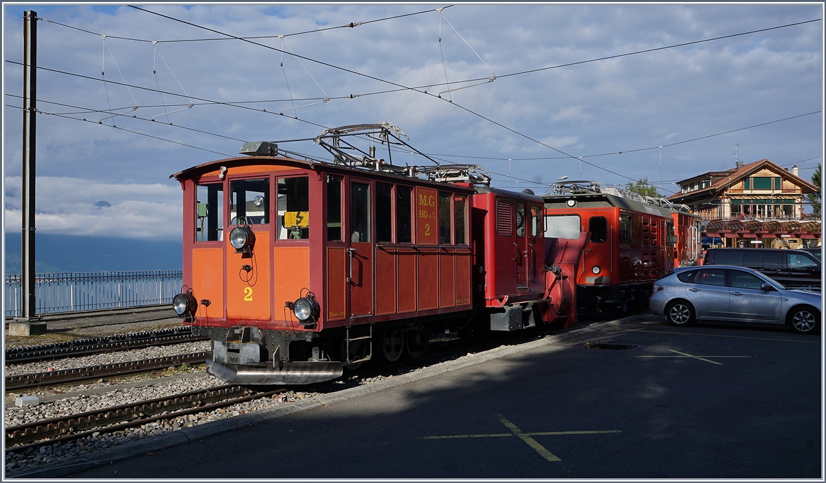 125 Jahre Glion Rochers de Naye - Am frühen Samstag Morgen zeigt sich in Glion die HGe 2/2 N° 2 mit der Xrot N° 3. Leider hat das Bundesamt für Verkehr jegliches bewegen der kleinen Lok untersagt, nicht einmal der Stromabnehmer durfte gehoben werden.
16. Sept. 2017