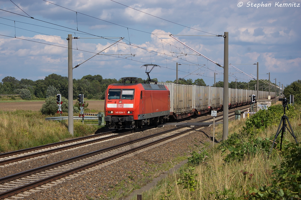 145 028-7 DB Schenker Rail Deutschland AG mit einem  Continental  Containerzug in Brandenburg und fuhr in Richtung Brandenburger Hbf weiter. Netten Gru� an den Tf! 13.08.2013