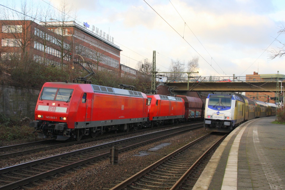 145 045 + 145 049 mit Kohleganzzug
am 29.12.2014 in Hamburg-Harburg 
auf dem Weg nach Süden