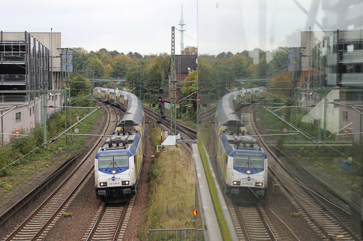 146 536-8 kommt aus Hamburg und f�hrt in den Buchholzer Bahnhof ein. 
 07.10.2020