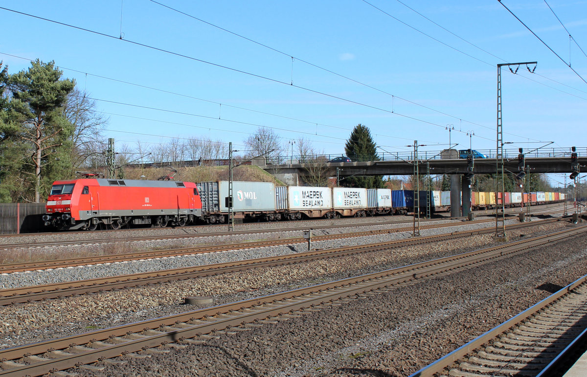 152 160-8 mit einen Containerzug aus den Hamburger Hafen. Rotenburg (Wümme) den 11.03.2017