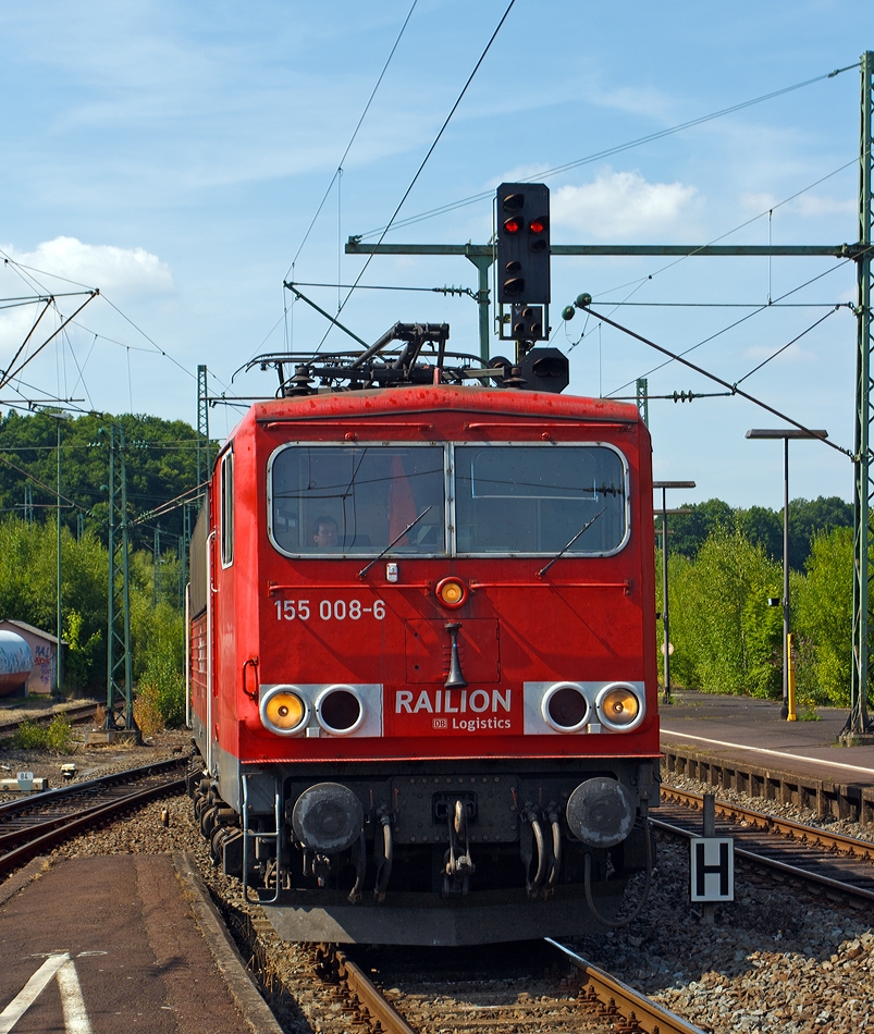 155 008-6 der DB Schenker Rail, ex DR 250 008-0, fhrt am 22.08.2013 solo durch Betzdorf (Sieg) in Richtung Siegen. 
Die Lok wurde 1977 bei LEW Hennigsdorf (genau VEB Lokomotivbau Elektrotechnische Werke „Hans Beimler“ Hennigsdorf) unter der Fabriknummer 14768 gebaut. Seit 2007 trgt sie die NVR-Nummer  91 80 6155 008-6 D-DB. 
Wegen ihres doch sehr zweckmigen Aufbaus und der hnlichkeit ihrer Form mit einem ISO-Container bekam diese Baureihe den Spitznamen  Strom-Container .
