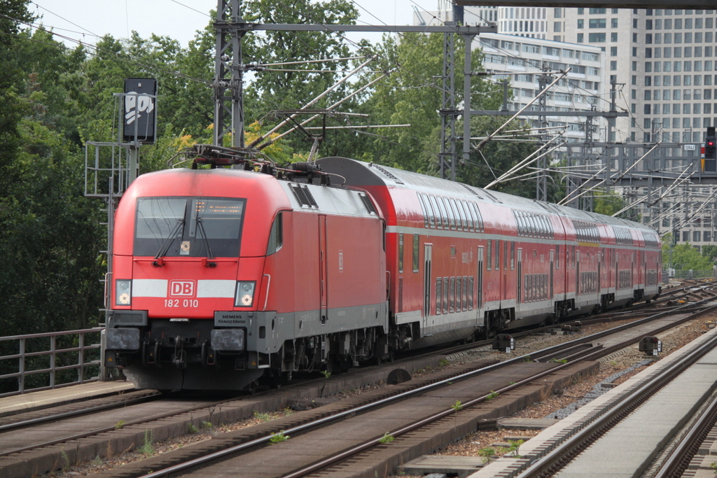 182 010 RE 1(3111)von Magdeburg Hbf nach Frankfurt(Oder)auf der Berliner Stadtbahn in Höhe Tiergarten.05.08.2019