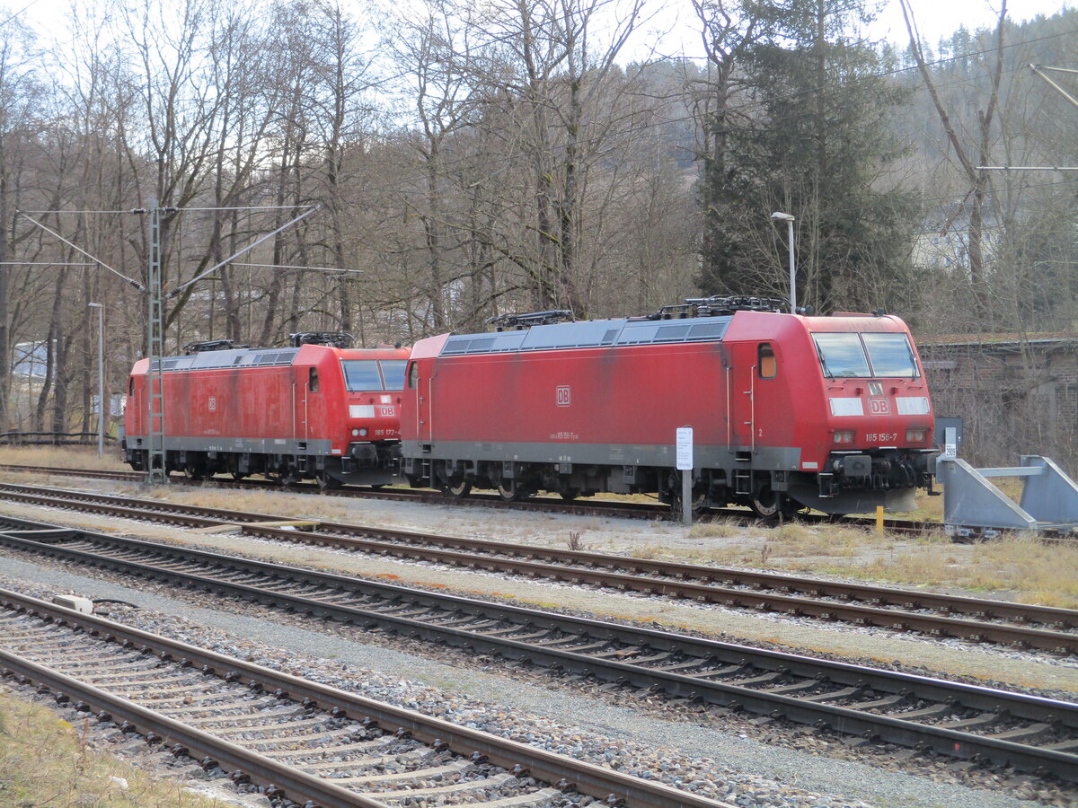 185 172 und 185 156,am 01.Februar 2025,warteten in Probstzella.