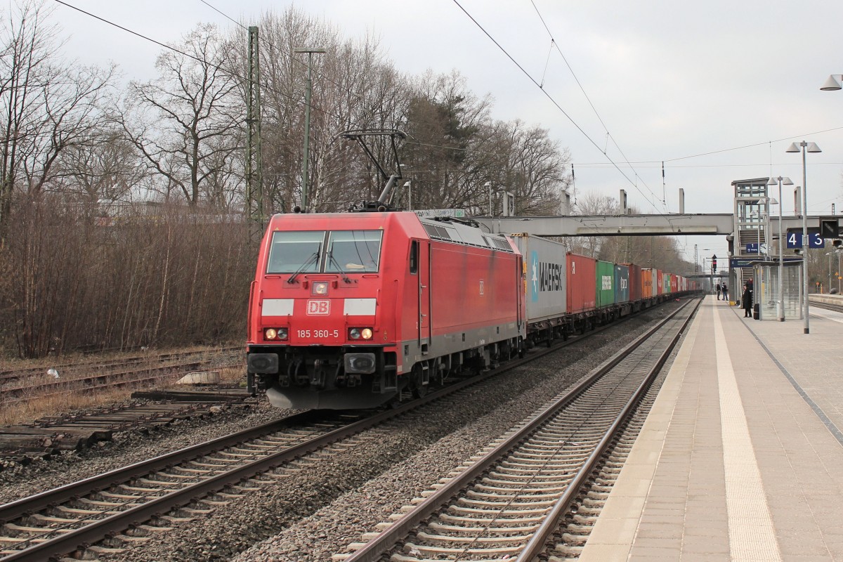 185 360-5 mit Seekisten am Haken, auf den Weg in den Hamburger Hafen. Tostedt den 19.03.2016.