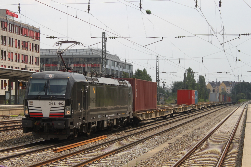 193 602 mit Container Richtung M�nchen-Pasing bei der Durchfahrt in M�nchen-Heimeranplatz.26.07.2016