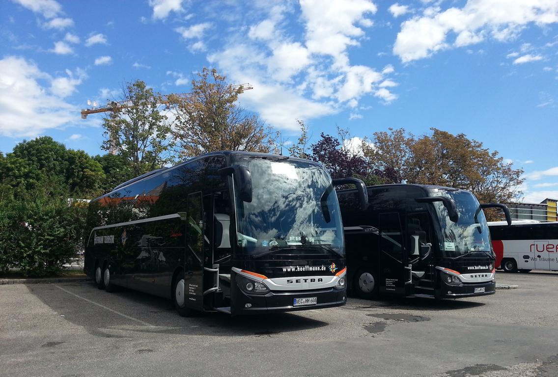 2 Setra 517 HD von H�ffmann Reisen aus der BRD 2017 in Krems.