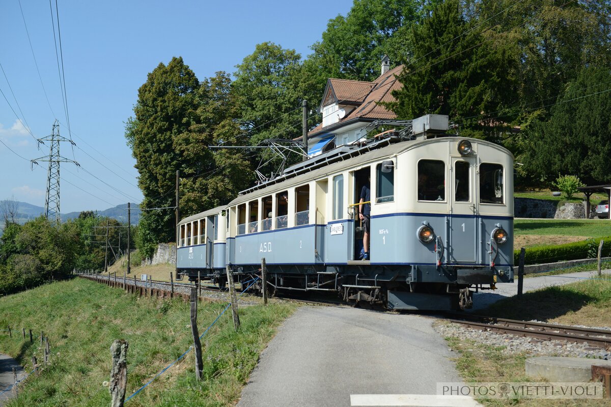 2023-09-09, BC ASD.Rte de Joli Bois
Automotrice BCFe 4/4 1 [Le TransOrmonan]
sur le réseau du chemin de fer musée Blonay Chamby pour Chablais en fête

[Photos converties]
Si la photo vous intéresse merci de me contacter
photos-vietti-violi@ik.me