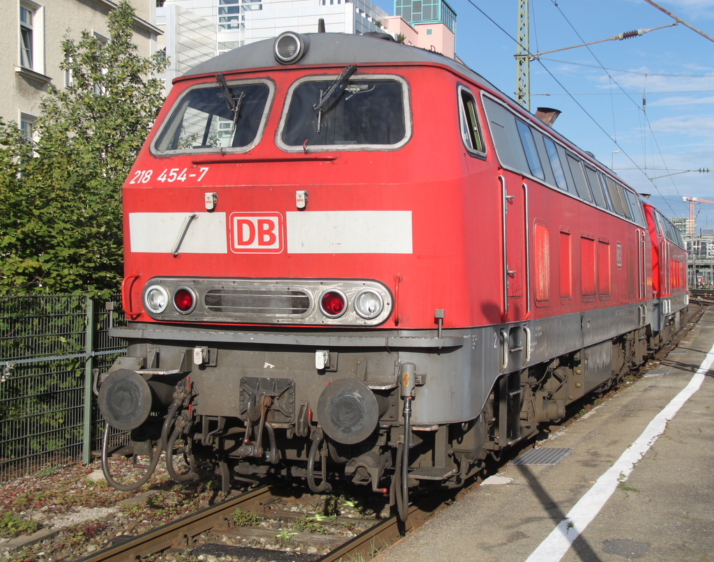 218 454-7+218 403-4 hatten im Hbf Mnchen am 29.08.2014 Pause.