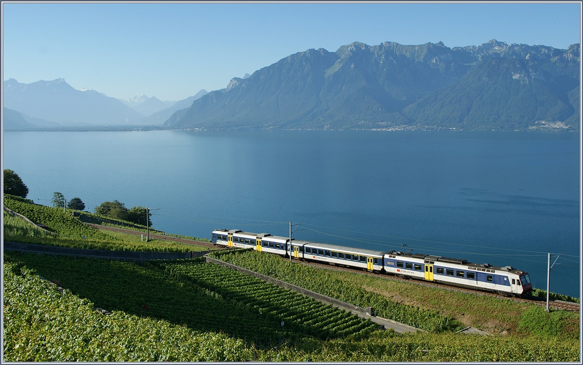 26. Juni 2011 pendelte ein  normarler  dreiteiliger NPZ anstelle des gelben  Train des Vignes  zwischen Vevey und Puidoux Chexbres.
