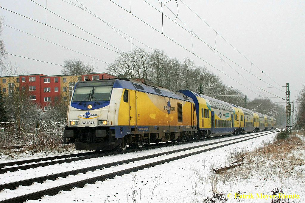 26/01/2015:
246 004 mit RE5 aus Cuxhaven aus Cuxhaven kommend bei Einfahrt in Buxtehude