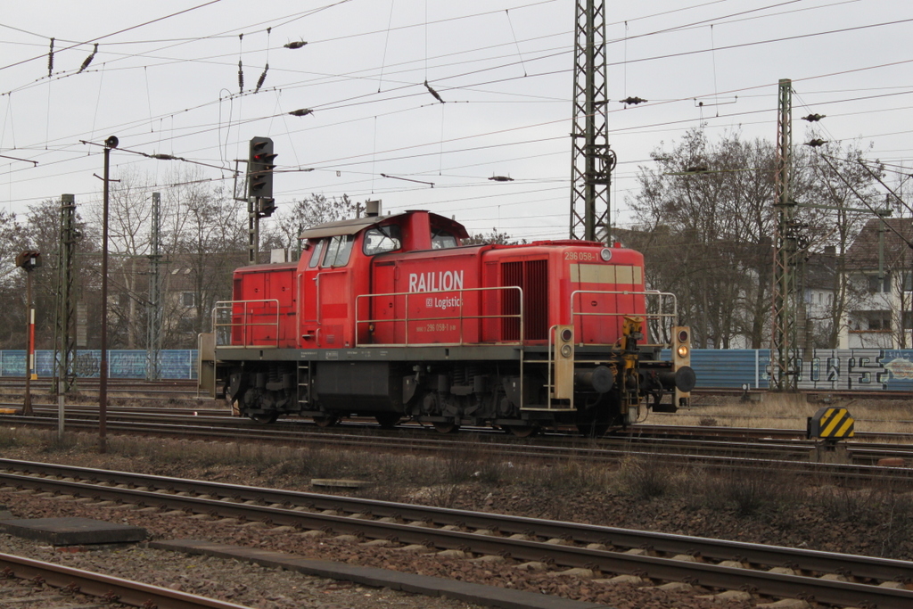 296 058-1 beim Rangieren im G�terbahnhof Seelze.12.03.2016