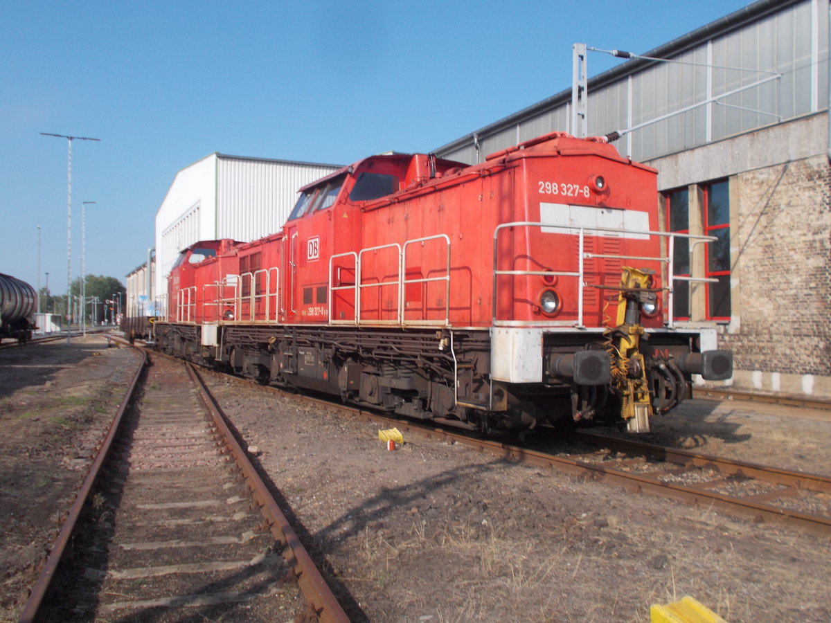 298 327 und 298 321,am 24.August 2019,vor der Lokhalle in Seddin.