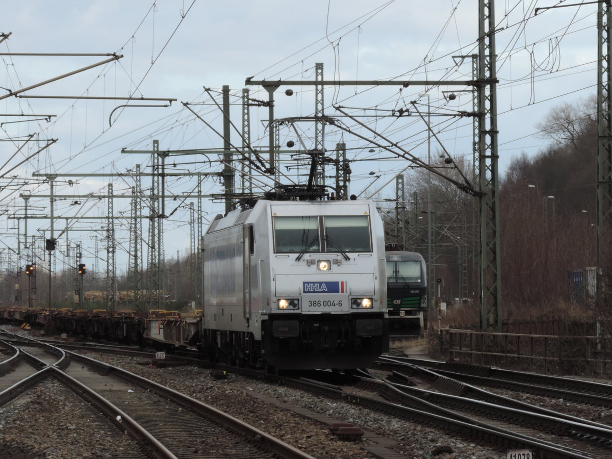 386 004 bei der Durchfahrt in Hamburg-Harburg.22.03.2016