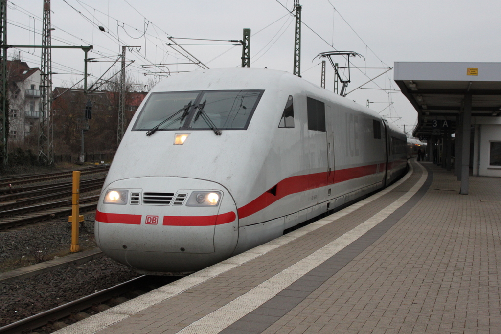 401 503-8 als ICE 693 von Berlin-Ostbahnhof nach M�nchen Hbf kurz vor der Ausfahrt im Hbf Hildesheim.11.03.2016