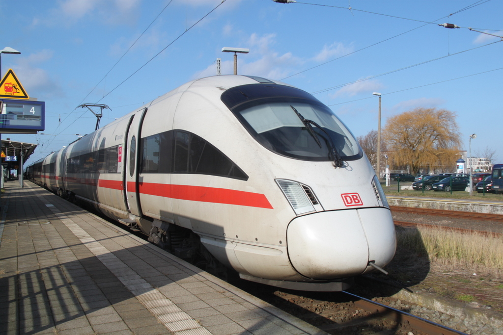 411 067-2 Traunstein  als ICE 1611(Warnemnde-Mnchen)stand am 22.02.2015 in Warnemnde 