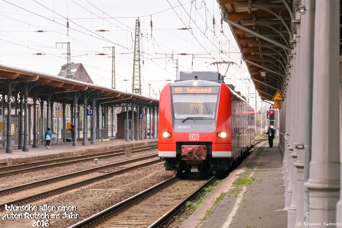 425 002-3 der S-Bahn Mitteldeutschland hat die Ehre auf dem letzten Foto des Jahres 2015 sich zu präsentieren. Hier als RB32 (RB 17568) von Stendal nach Salzwedel und stand am Silvesternachmittag 2015 im Stendaler Hbf am 31.12.2015 WÜNSCHE ALLEN EINEN GUTEN RUTSCH INS JAHR 2016!!!