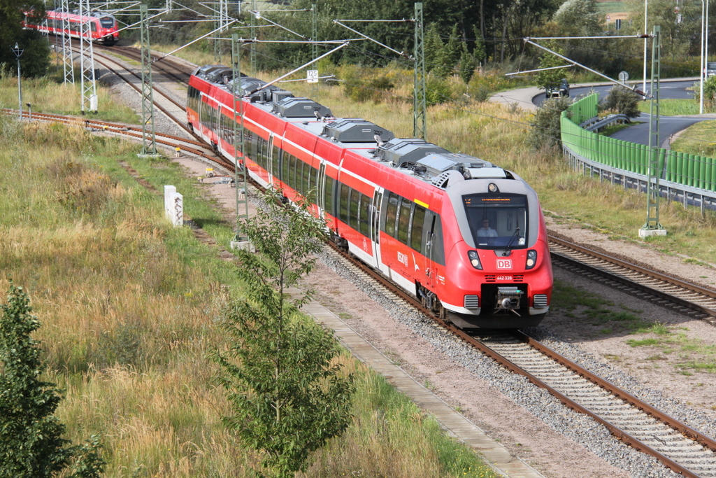 442 339 als S1(Rostock-Warnem�nde)bei der Einfahrt im Haltepunkt Warnem�nde-Werft.28.08.2016