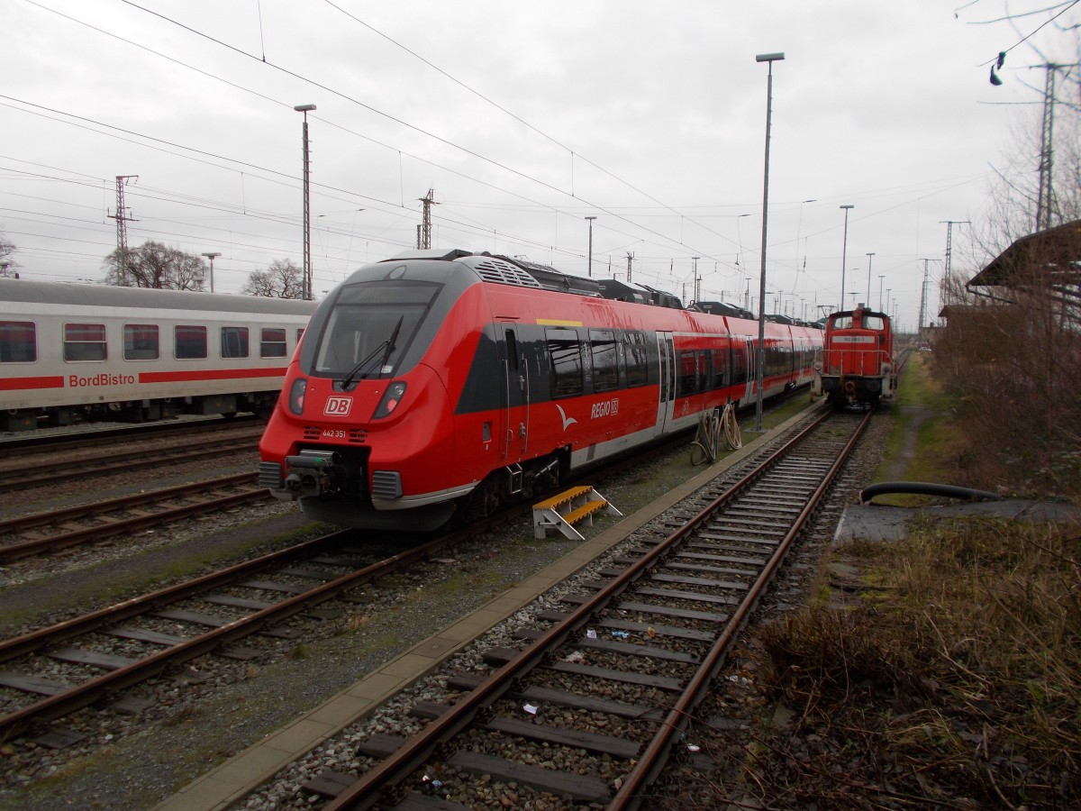 442 351 und 362 863-3,am 12.Januar 2015,in Stralsund.