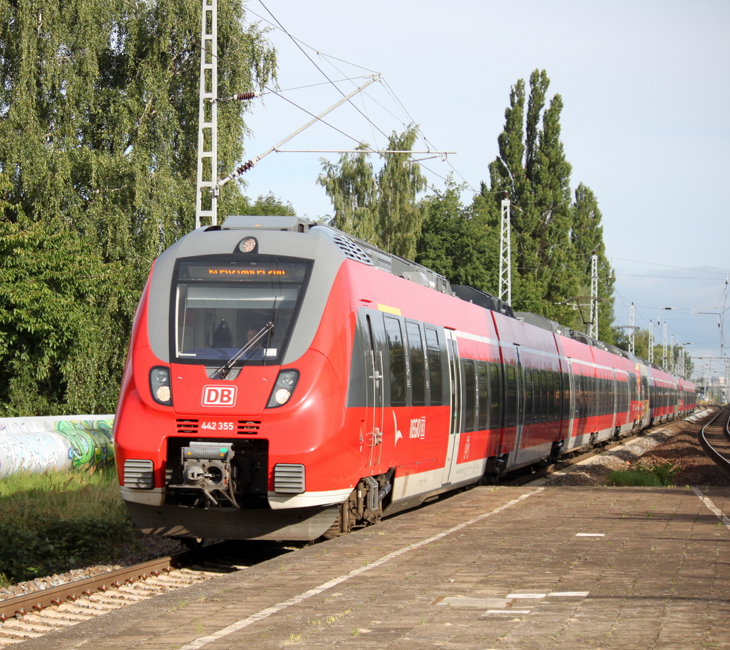 442 355+442 354+442 356 als Sonderzug von Warnem�nde mach Berlin-Ostbahnhof bei der Durchfahrt im Haltepunkt Rostock-Holbeinplatz.01.08.2015