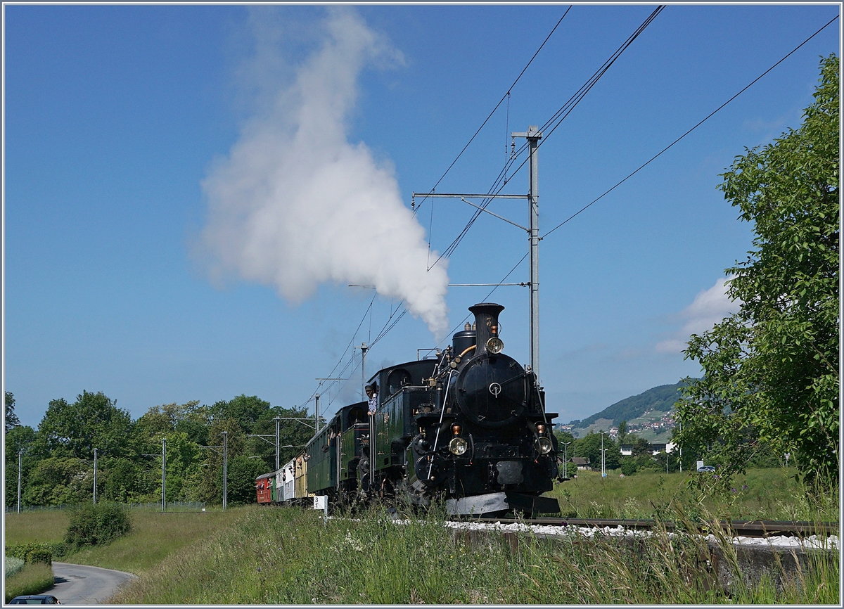 50 Jahre Blonay - Chamby; Mega Steam Festival: Die BFD HG 3/4 N° 3 und FO HG 3/4 N° 4 auf ihrer Fahrt von Vevey nach Chamby kurz nach Château d'Hauteville auf der CEV Strecke Vevey - Les Pleiades.
20. Mai 2018