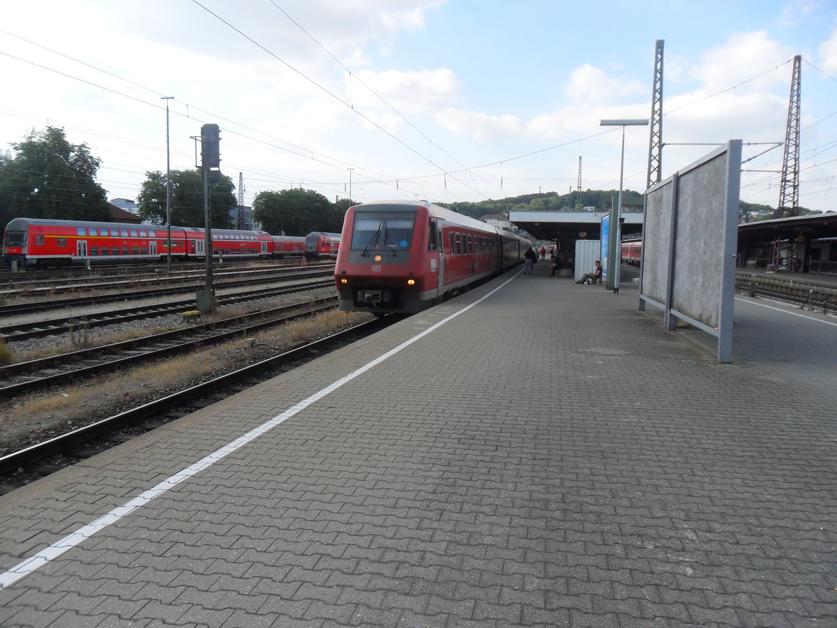 611 014 und 611 034 als Ire 3052 abfahrbereit in Ulm hbf.

Juli 2016