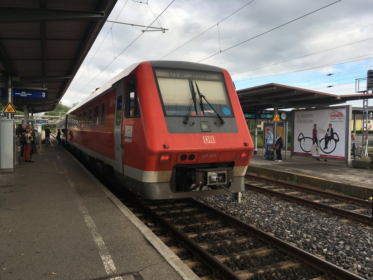 611 020 als Ire 3217 nach Ulm Hbf am 06.06.17 in Donaueschingen.