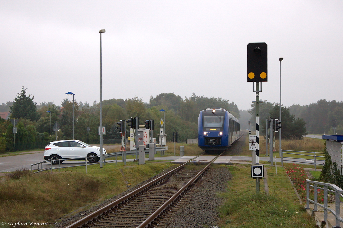 620 914-1 vlexx GmbH als RB51  ODEG  (RB 68858) von Brandenburg Hbf nach Rathenow, bei der Einfahrt in Mögelin. 30.09.2014 (Fotostandpunkt war das Bahnsteigende gewesen)