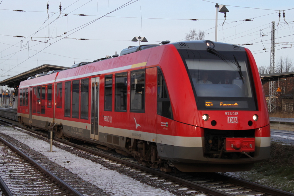 623 018-8 als RE4(RE 13209)von B�tzow nach Pasewalk bei der Ausfahrt im Bahnhof G�strow.09.01.2016