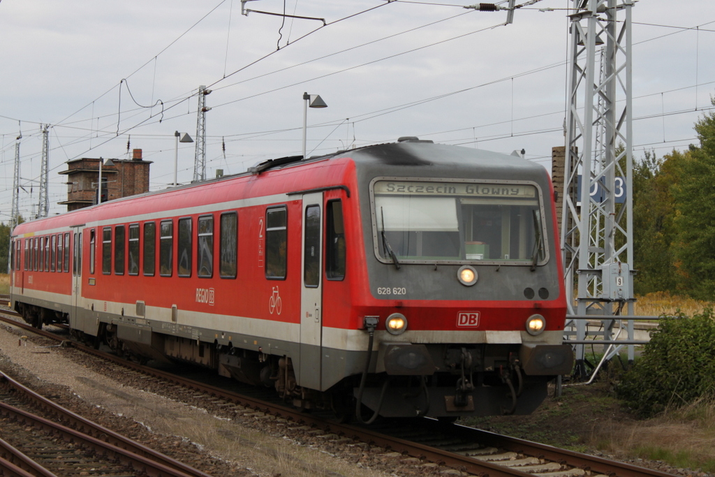 628 620-6 als RE 5361 von L�beck Hbf nach Szczecin Glowny bei der Einfahrt im Bahnhof G�strow laut Bahn.de geht die Fahrt nur bis L�cknitz.09.10.2015