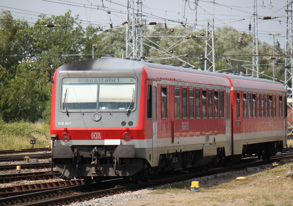 628 647-9 wollte am 25.07.2014 bisschen Arbeiten und fuhr spter von Rostock Hbf Richtung Gstrow davon.