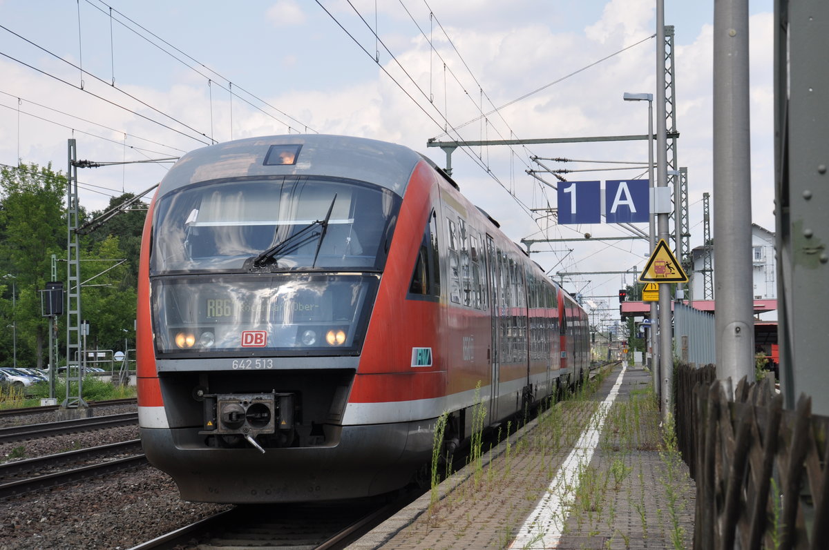 642 013 verlässt am 20.07.2018 als RB61 nach Rödermark Ober-Roden den Bahnhof Neu-Isenburg. 