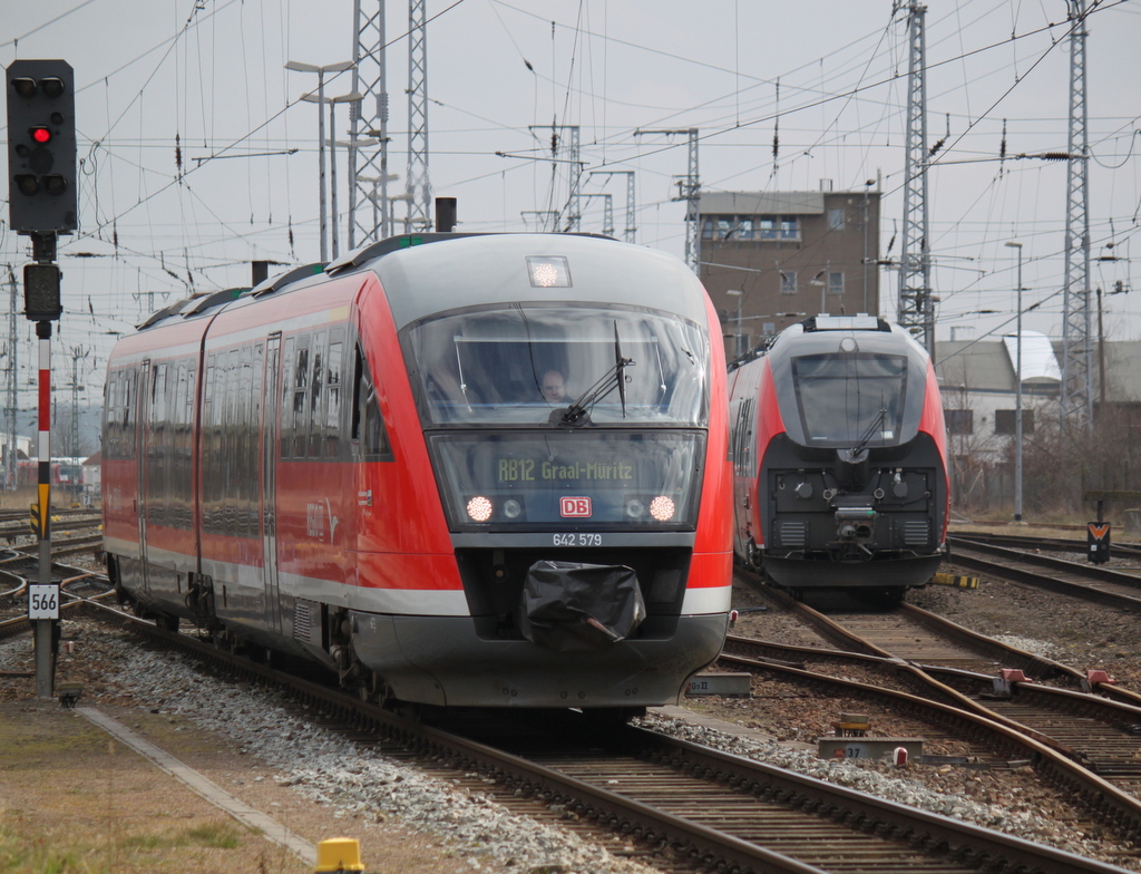 642 579 als RB 12 von Rostock Hbf nach Graal-M�ritz bei der Bereitstellung im Rostocker Hbf.27.03.2015